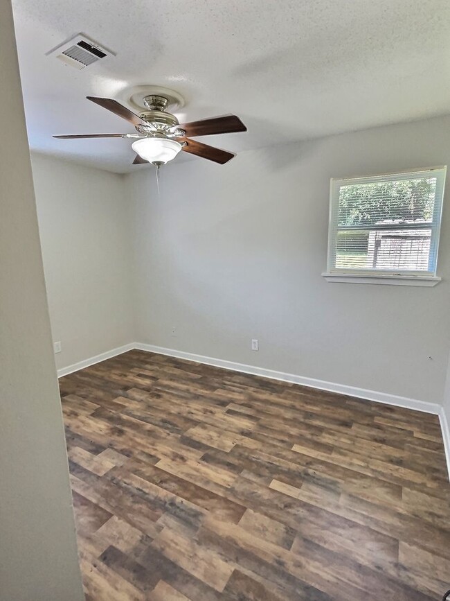 Building Photo - 3-Bedroom Home in Ocean Springs – Prime Lo...