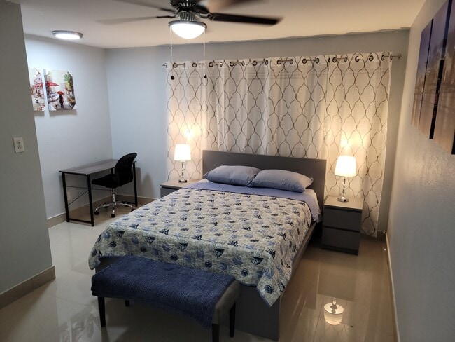 Building Photo - 1520 NE 33rd St