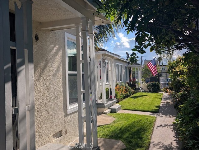 Building Photo - 1903 Cabrillo Ave