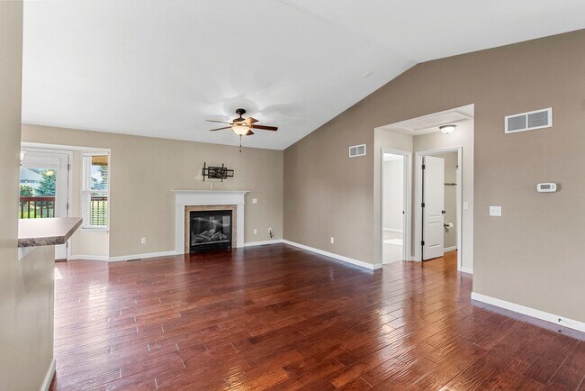 Building Photo - Spacious 3-Bed, 3-Bath Home in Wentzville