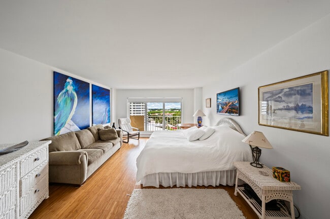 Building Photo - 4301 N Ocean Blvd