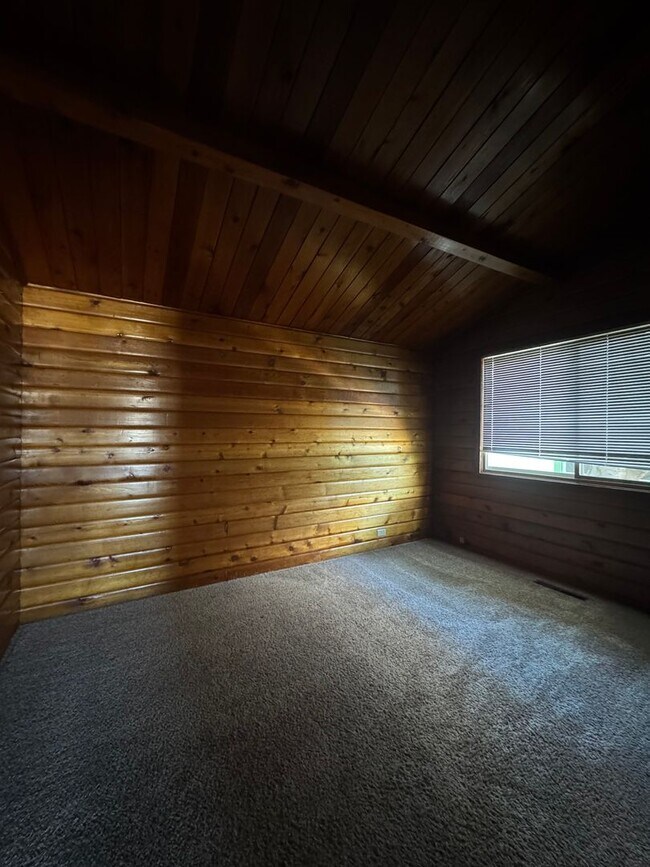 Building Photo - Rustic Charm Meets Modern Comfort!