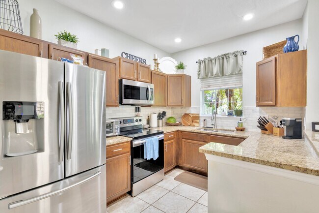 Building Photo - Great Townhouse in Gated Community