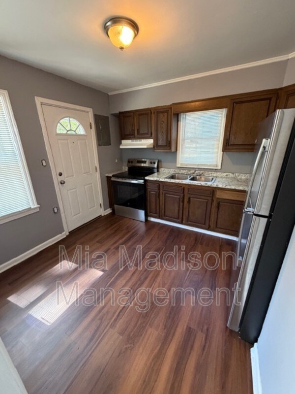 Building Photo - 5321 Athena Dr