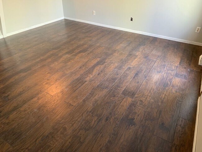 Building Photo - 315 Foxfire Dr