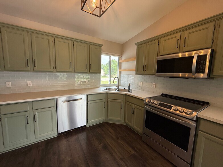 Building Photo - 61407 Dean Dr