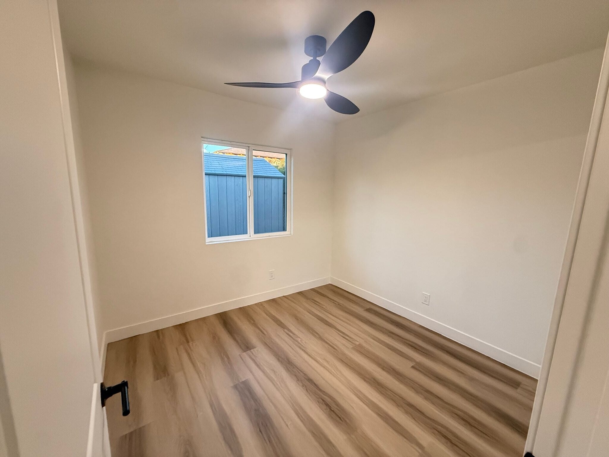 Building Photo - 1012 W Vesta St