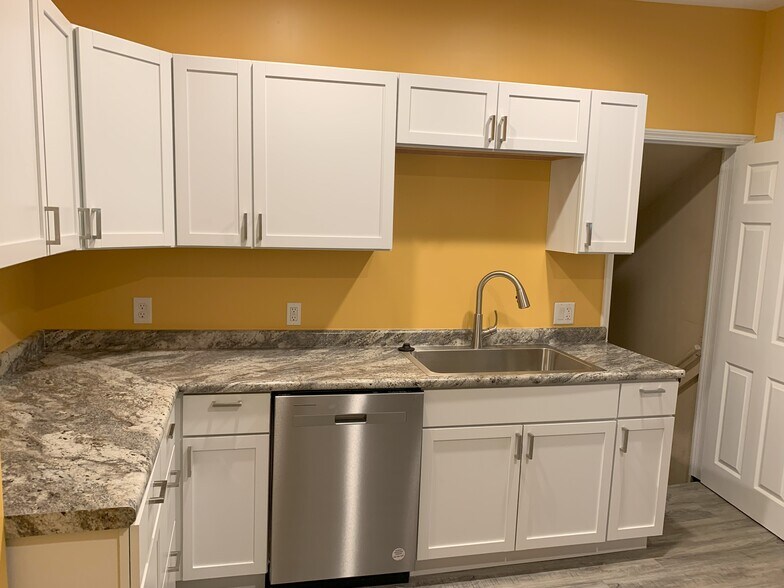 Kitchen 1 - 709 W Illinois St