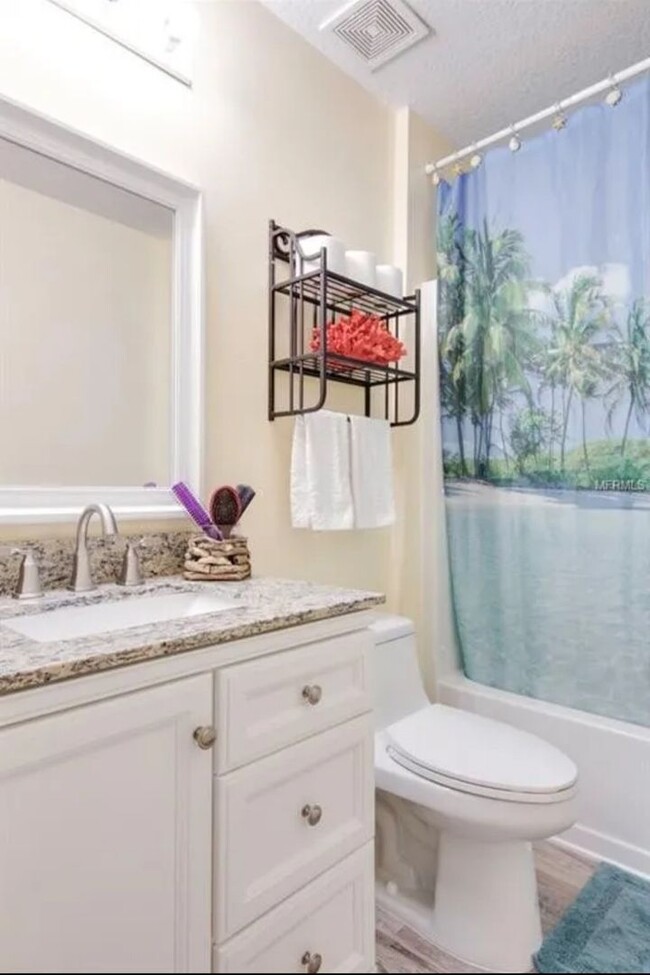Building Photo - Charming 3BR 2.5 bath Townhome in heat of ...