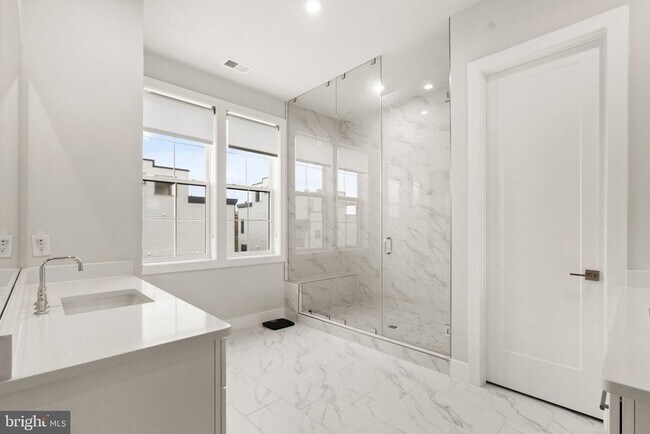 Building Photo - 43443 Croson Ln