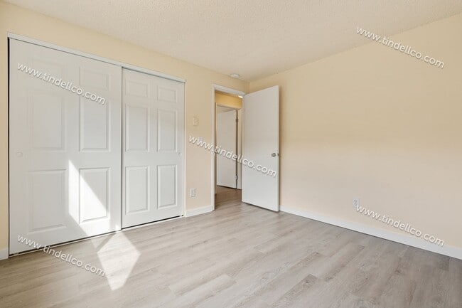 Building Photo - 237-05