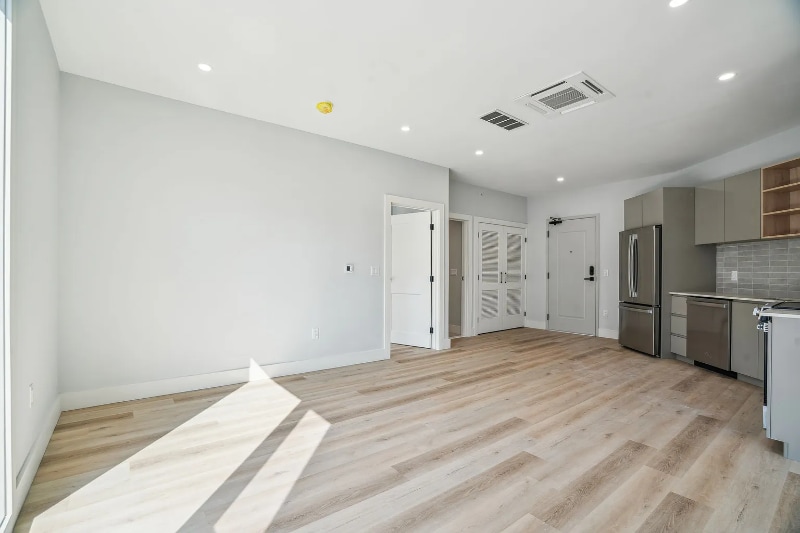 Building Photo - 3748 Lancaster Ave