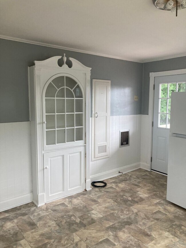 Building Photo - 2 Bed, 1 Bath House