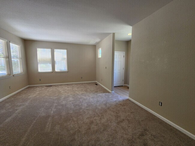 Building Photo - 3 Bedroom Home in Gardnerville Ranchos