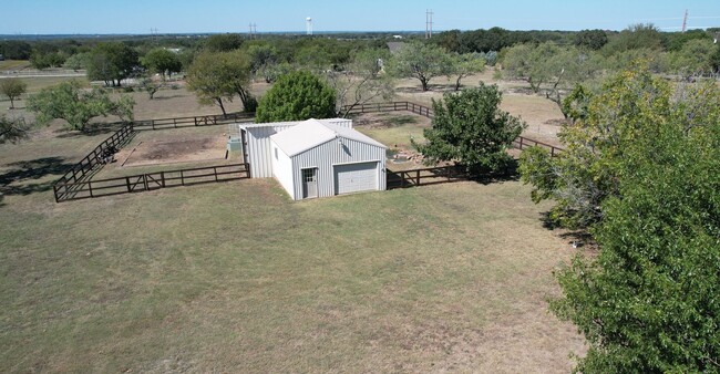 Building Photo - 3 Bed 3 Bath 3 Acres in Aubrey