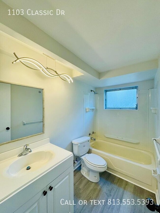 Building Photo - 1103 Classic Dr
