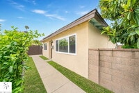 Building Photo - "Charming 2-Bed Sanctuary in the Heart of Downey – Your Ideal Urban Retreat Awaits!"
