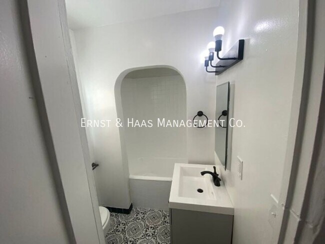 Building Photo - 822 Belmont Ave