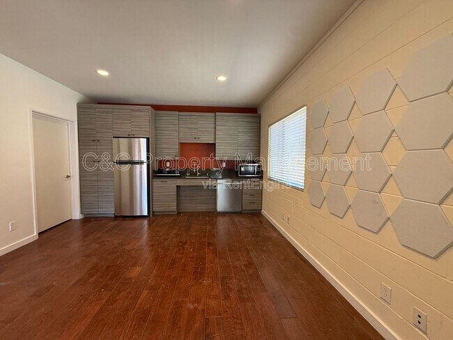 Primary Photo - 617 Water St