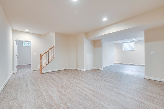 Family room - 320 Nutley St SW