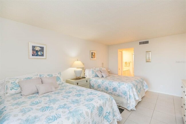 Building Photo - 6357 Bahia Del Mar Blvd S