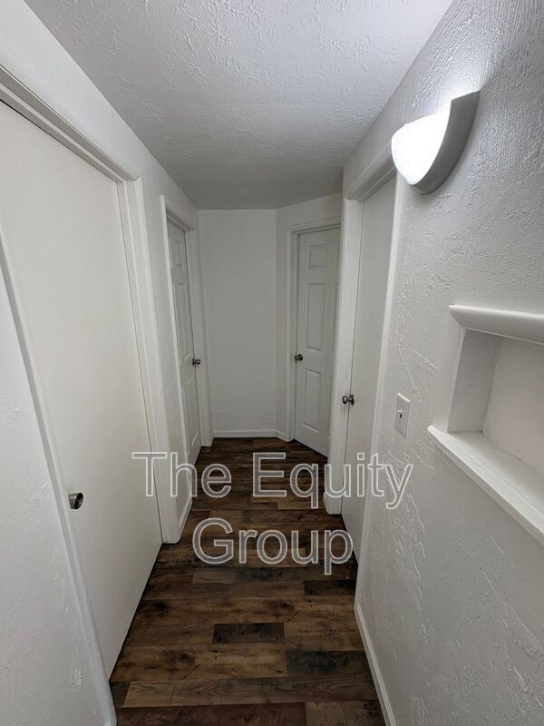 Building Photo - 495 N Perry Ave