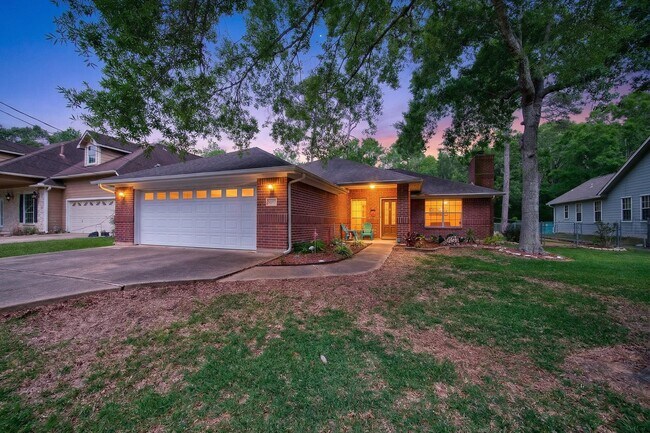 Building Photo - 1017 Pin Oak Dr