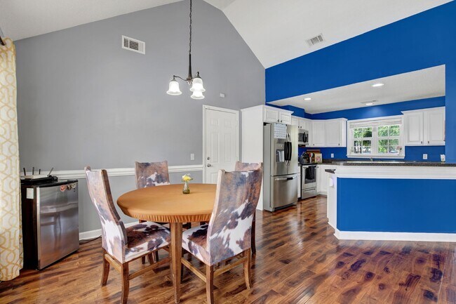 Building Photo - 211 Mikal Dr