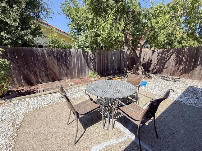 Building Photo - Quite Cul-De-Sac Pleasant Hill Home