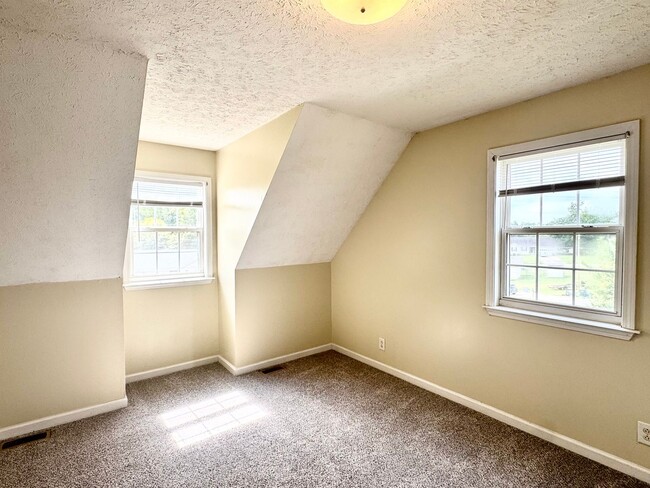 Building Photo - 726 Shetland Dr