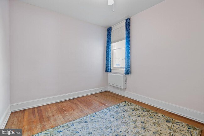 Building Photo - 1228 W 37th St