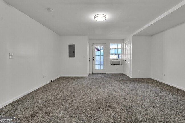 Building Photo - 9155 Nesbit Ferry Rd