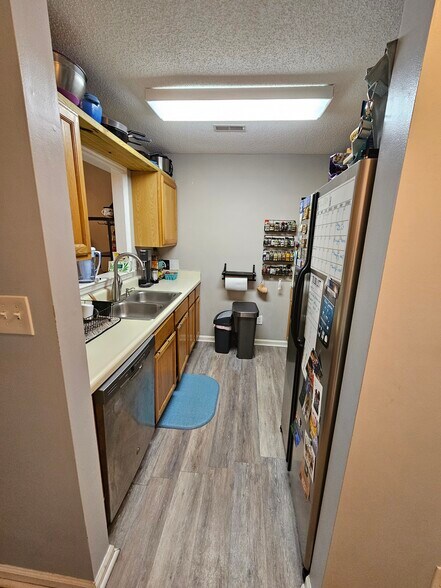 Building Photo - 117 Forest Oaks Dr