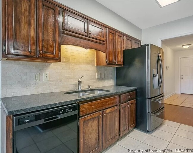 Building Photo - 6466 Brookshire St