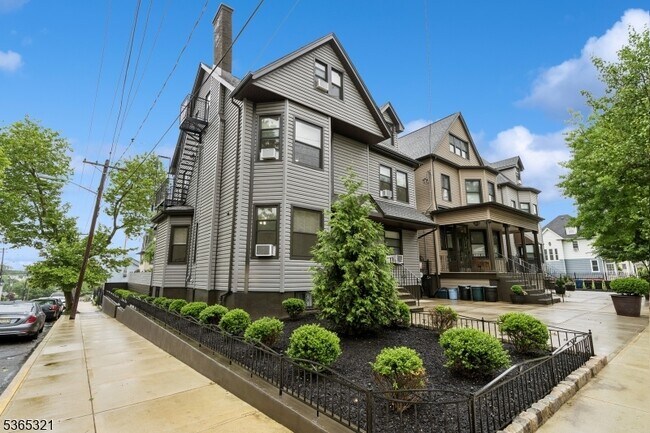 Building Photo - 350 Arlington Ave