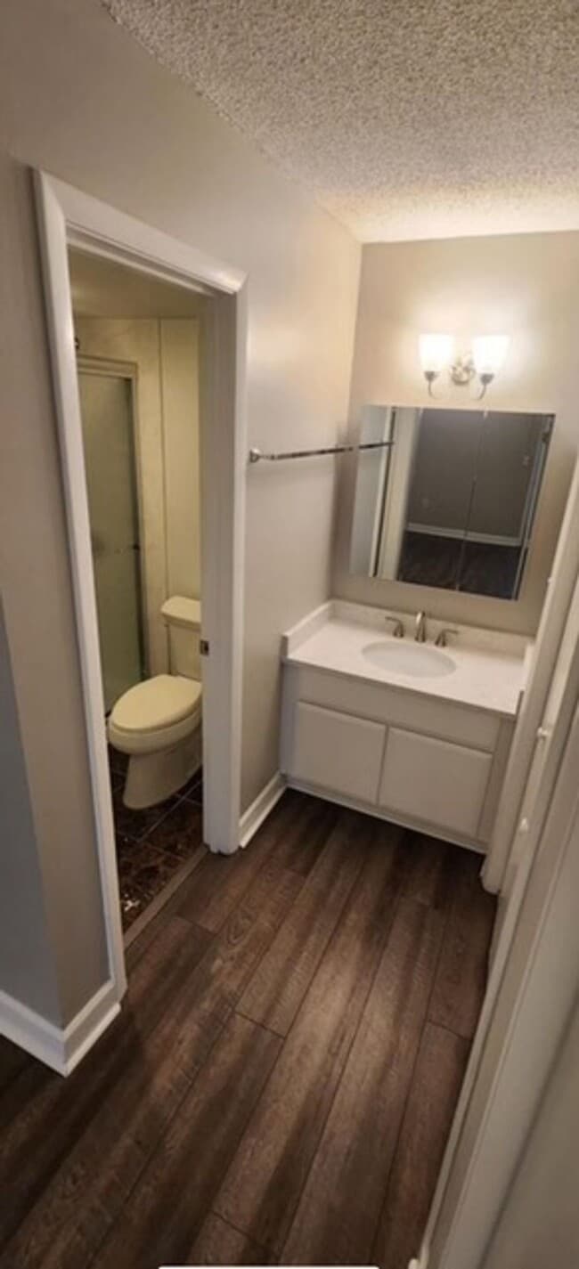 Building Photo - Newly Renovated Condo Located In Highly Desirable Area Of Forest Acres!