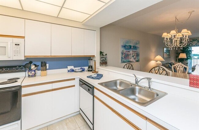 Building Photo - ***SHORT TERM/LONG TERM RENTAL***WEEKLY RE...
