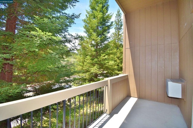 Building Photo - 2067 Ascot Dr
