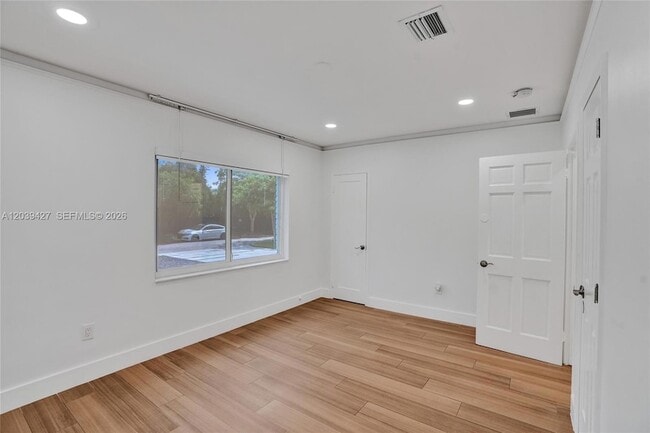 Building Photo - 213 NE 43rd St