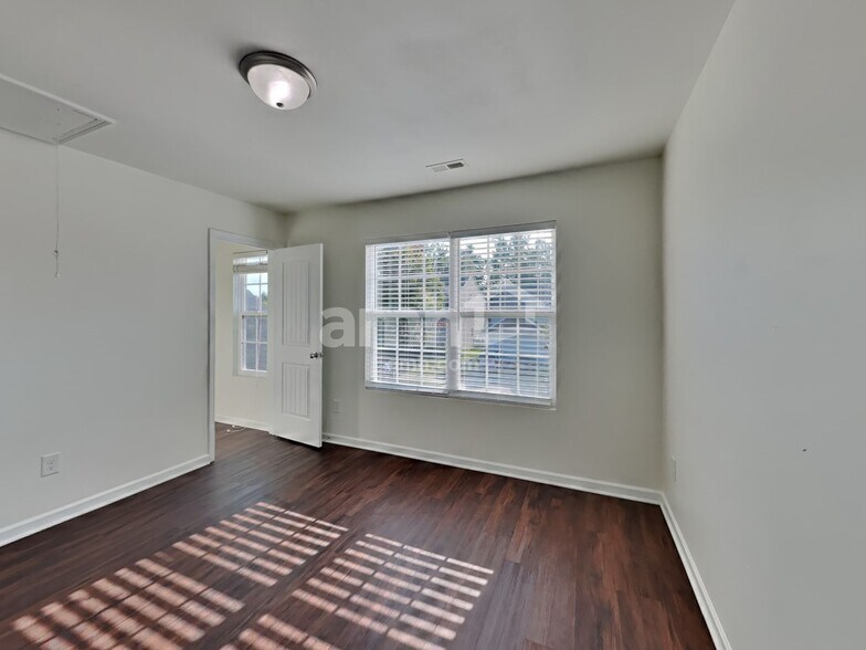Building Photo - 301 Groves Stone Dr