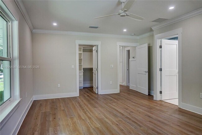 Building Photo - 55 N Sewalls Point Rd