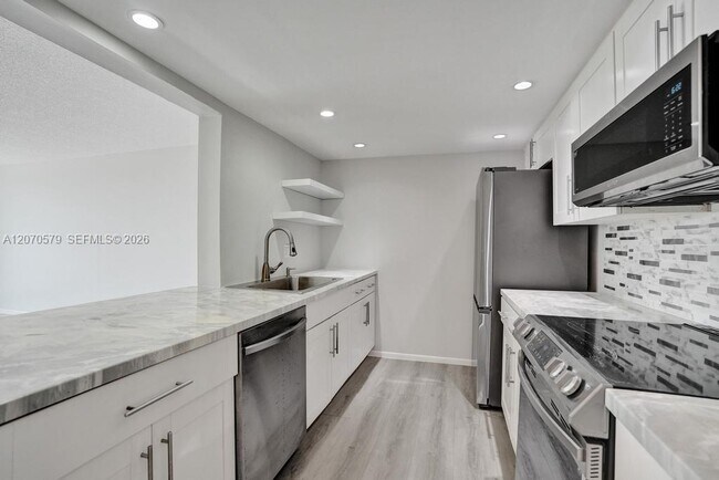 Building Photo - 1101 River Reach Dr