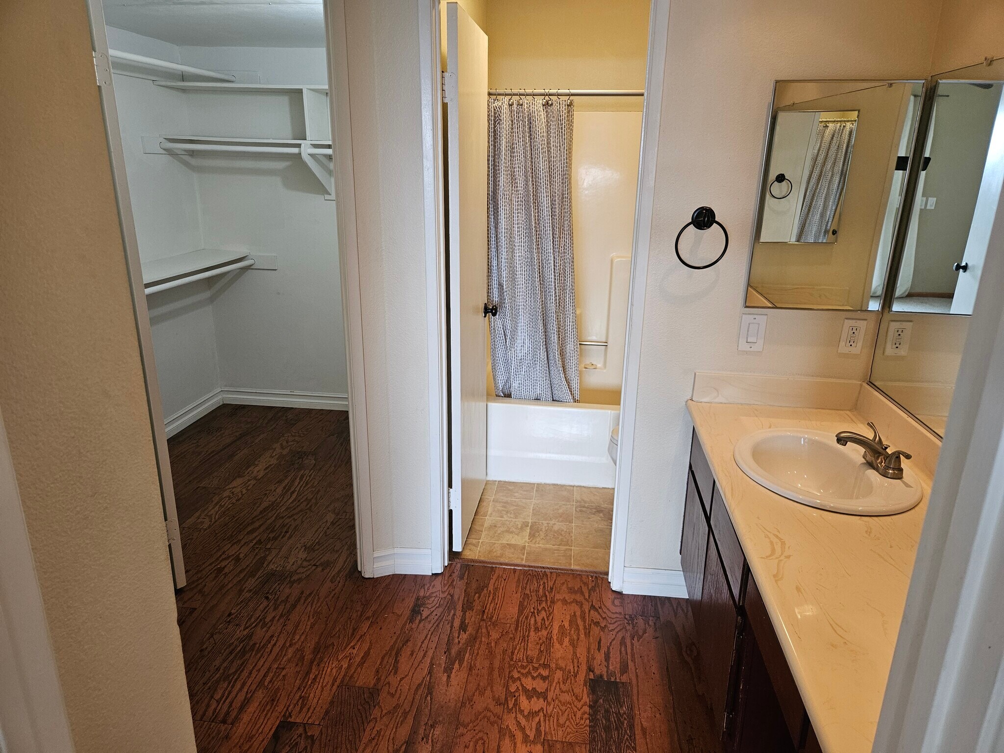 Building Photo - 2519 Chandler Ave