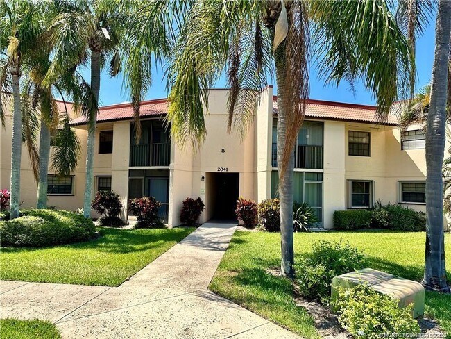 Primary Photo - 2041 NE Collins Cir