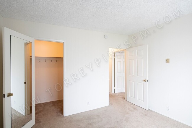 Building Photo - *OPEN HOUSE: 5/4 10-11AM* La Jolla 2 Br wi...