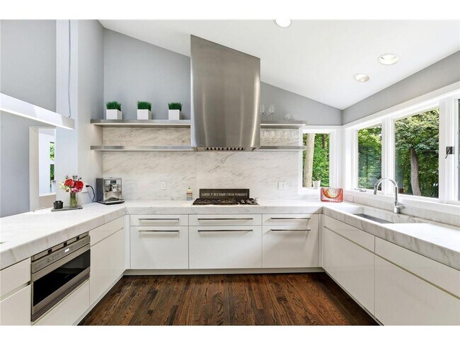 Building Photo - 20650 Bayview Ct