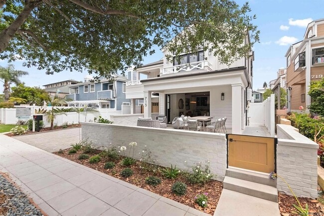 Building Photo - 715 F Ave