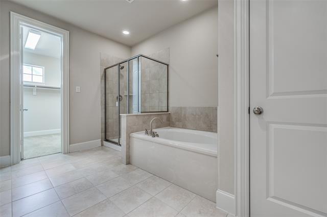 Building Photo - 635 Senda