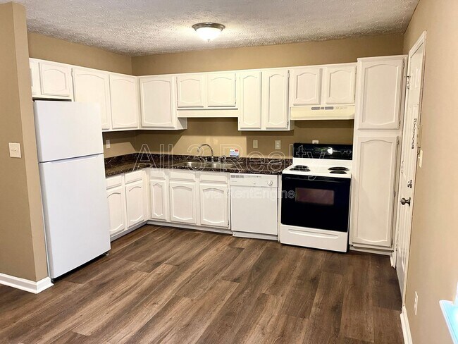 Building Photo - 145 Meadowbrook Ct