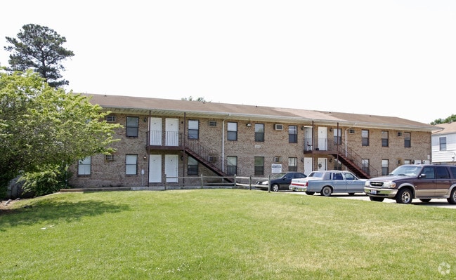 Primary Photo - Twin Gardens Apartments